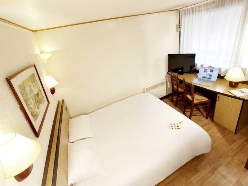 Kyriad Direct Marseille Est La Valentine Ла-Пен-сюр-Ювон Экстерьер фото